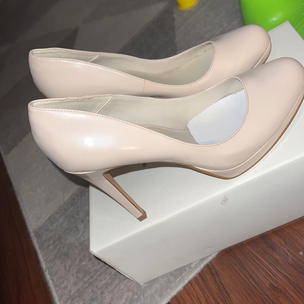 Nude heel!